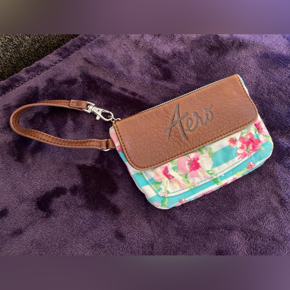 Aeropostale 2012 floral wristlet - Picture 2 of 6